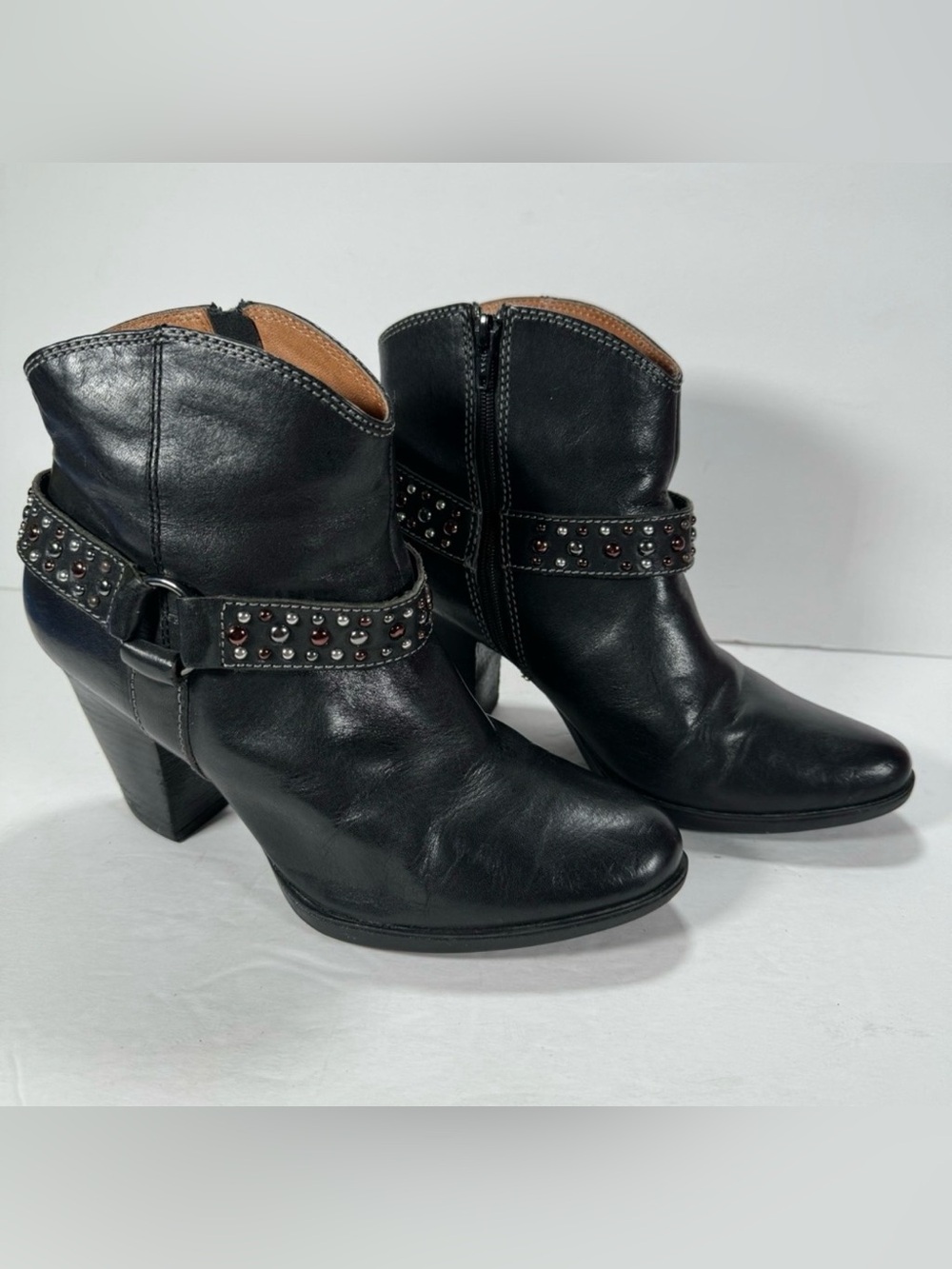 Sofft Noreen Black Leather Western Harness Studded Heeled Ankle Boots Size 7M